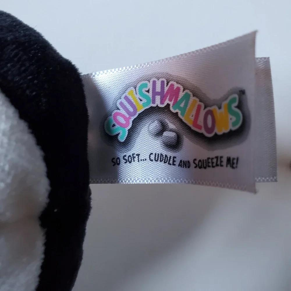 Squishmallows penguin luna